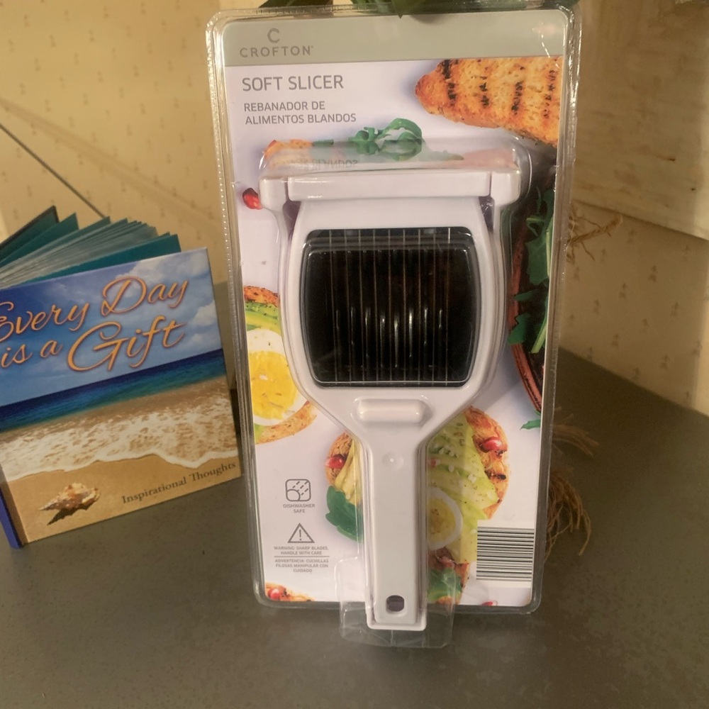 Crofton Soft Slicer, NEW IN PACKAGE, dish washer safe, stainless steel materials